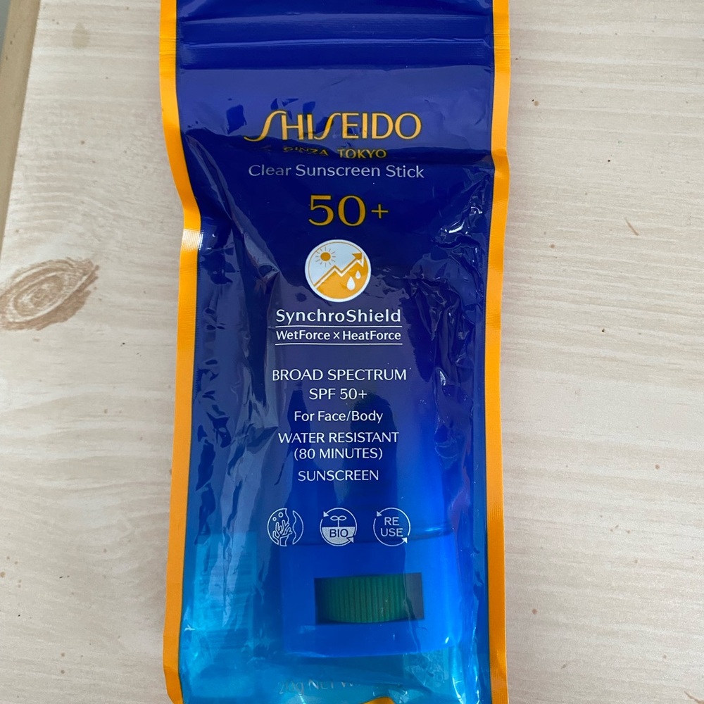 Shiseido Clear Sunscreen Stick SPF 50+ (SOLID STICK .If buy two 35$🎁🎁👍
